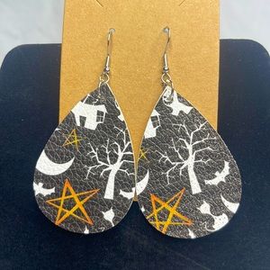 🌲NWOT Halloween earrings leather double sided🌲